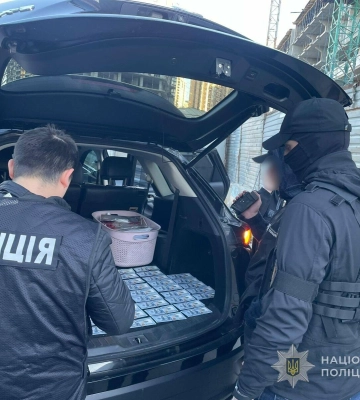 Не на фронт за $5000: одеситку судитимуть за обіцянку влаштувати чоловіка у тил
