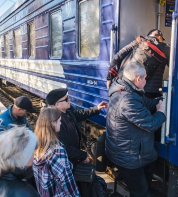 Большой выход из Донбасса: куда расселяют эвакуированных жителей и какие регионы стали транзитными