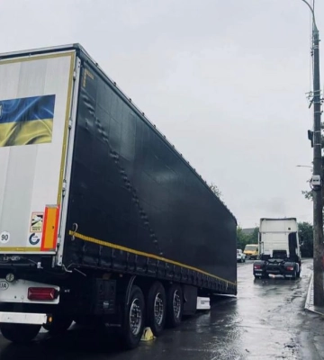 У Рівному під час руху від вантажівки від’єднався напівпричіп: водій отримав протокол