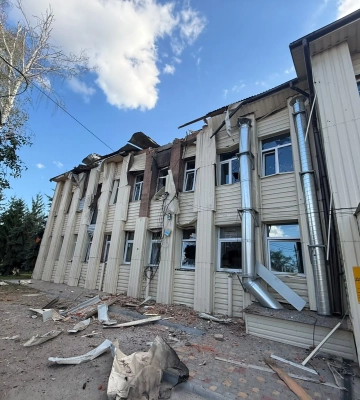 Удар по будівлі селищної ради в Золочеві: є поранений 