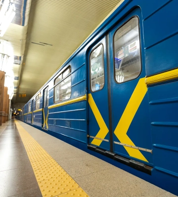 В Киеве во время желтого уровня тревоги будет работать «зеленая» ветка метро, комендантский час сократят — Зеленский