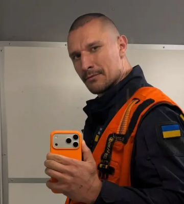 Зірка "Кріпосної" Тарас Цимбалюк вирушив у Львів із батьками: кадри сімейного відпочинку
