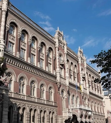 Нацбанк підняв курси долара і євро