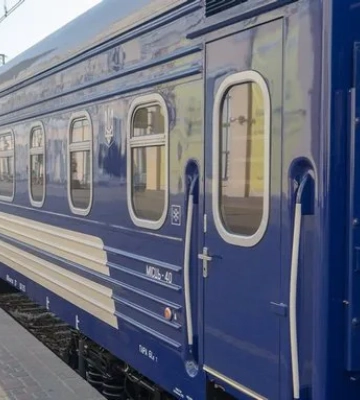 Удар прийняли локомотив і вагон прикриття: що відомо про нову атаку рф на "Укрзалізницю"