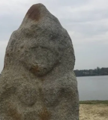 В Харькове с пляжа исчезла древняя половецкая скульптура