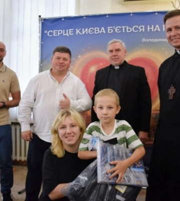 В Подольском районе передали школьные принадлежности детям семей погибших Защитников Украины