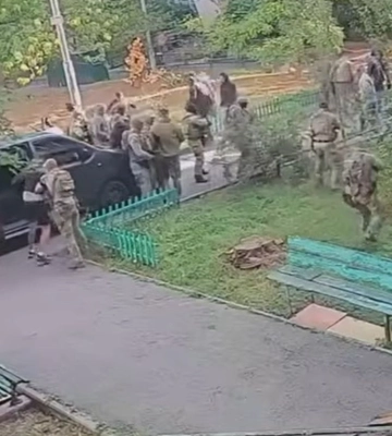 Появилось видео перестрелки между СБУ и ГУР в Киеве