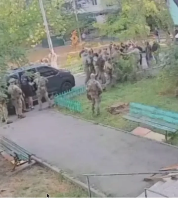 В сети появилось видео, на котором запечатлена стрельба спецназовцев СБУ по бойцам ГУР