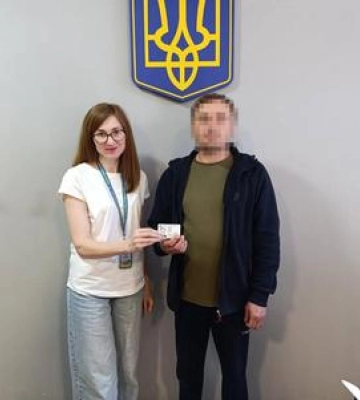 Військовослужбовець із Полтавщини отримав перший паспорт у 38 років