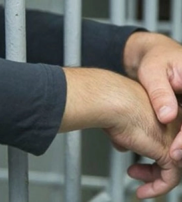 У Первомайську військовослужбовця засудили до 5,5 року за крадіжку телефона та електронної цигарки