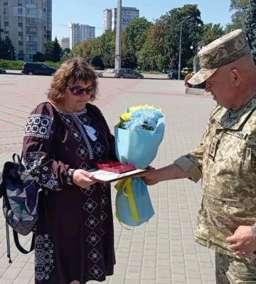 Нагороди полеглих черкаських прикордонників передали їхнім рідним