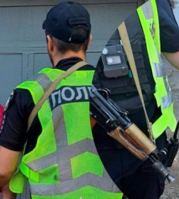 В Киеве военный с трофейным автоматом напал на прохожего из-за музыки