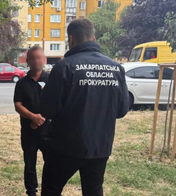 На Закарпатті двоє депутатів сільради підозрюються у недостовірному декларуванні, прокуратура