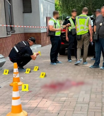 У Києві розшукують озброєного злочинця, який влаштував стрілянину з постраждалим