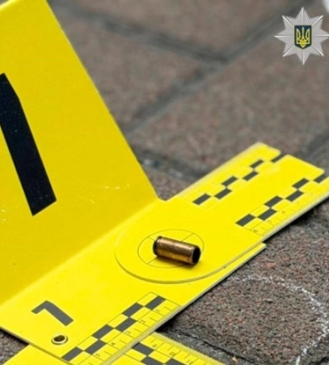 У Києві стріляли в директора клініки, підозрюваного розшукують