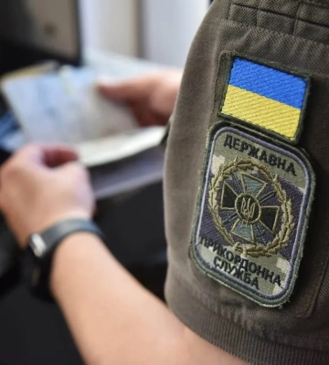 На кордоні чоловік намагався підкупити прикордонника