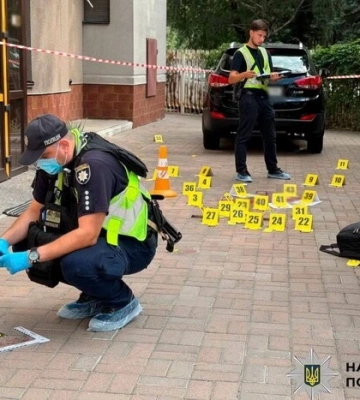 Понад 20 пострілів упритул: у Києві скоєно замах на директора клініки репродуктології