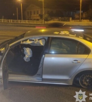 Викрав автомобіль та потрапив на ньому у ДТП: слідчі поліції Дніпра повідомили чоловіку про підозру за незаконне заволодіння автомобілем