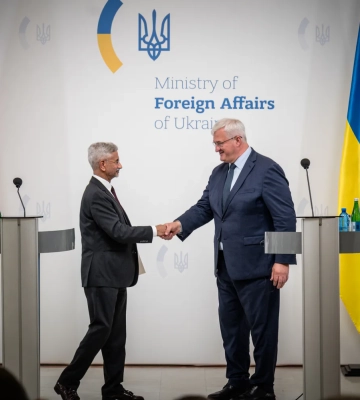 Глава МЗС Індії прибув до України