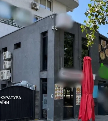 Підприємець на Позняках незаконно розбудував бізнес-центр: прокуратура вимагає знесення
