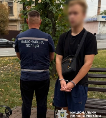 На Черкащині заґратовано юнака, який погрозами виманив у дівчини чималу суму грошей