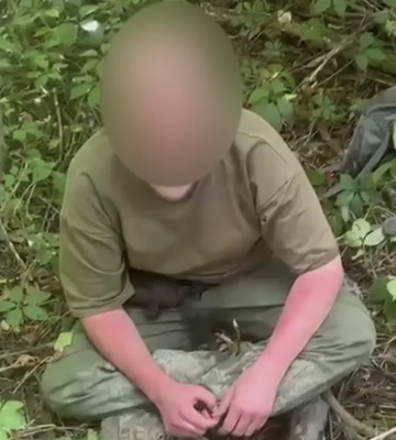 Відео: Прикордонники врятували чоловіка, який заблукав у болотах під час спроби перетнути кордон