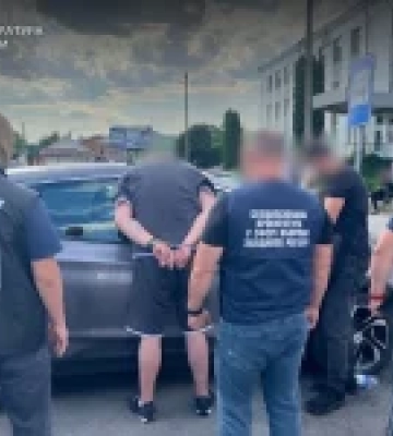 На Прикарпатті та Хмельниччині затримали військових посадовців за схеми з «тиловою» службою
