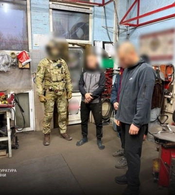 На Хмельниччині судитимуть екскомандира військової частини та солдата за схемою «служба на СТО»