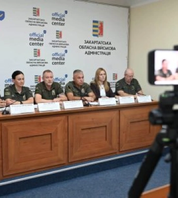 Майже 2 мільйони людей і сотні тисяч авто: закарпатські прикордонники розповіли, яким було літо на кордоні