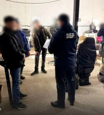 "Служба на СТО" та 704 тисячі гривень збитків: на Хмельниччині судитимуть екскомандира військової частини. ФОТОрепортаж