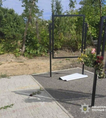 На Одещині пошкодили Алею Слави: зірвали банер із портретом загиблого військового