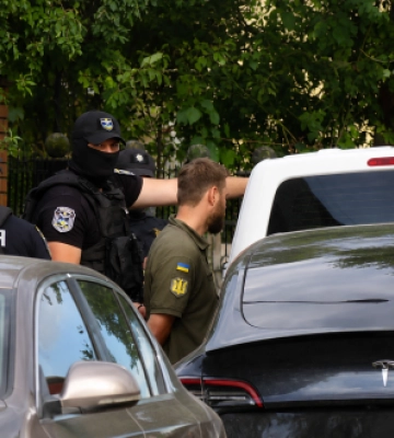 $5 тисяч за вихід із ТЦК: в Ужгороді військовослужбовця РТЦК затримали «на гарячому»