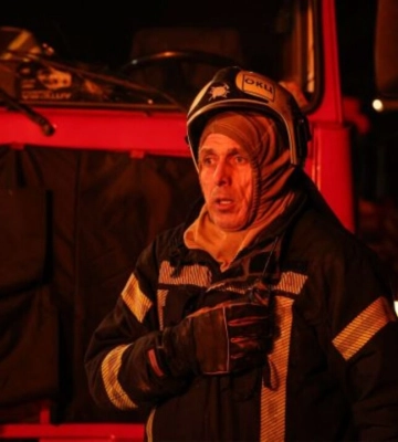 Нічні вибухи в Києві: загорілися склади в Дарницькому районі, є загиблий та поранені