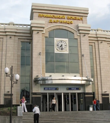 РФ атакувала вночі Київ балістикою і "Бандеролями": є загиблий та поранені