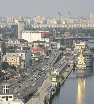 У Києві на чотири дні обмежать рух транспорту