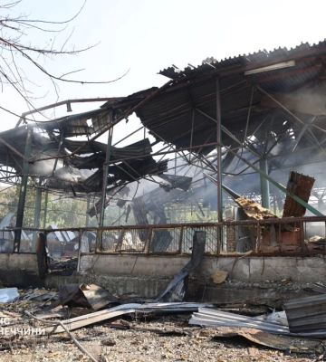 У Краматорську через ворожі удари горіли склади підприємства та житловий будинок