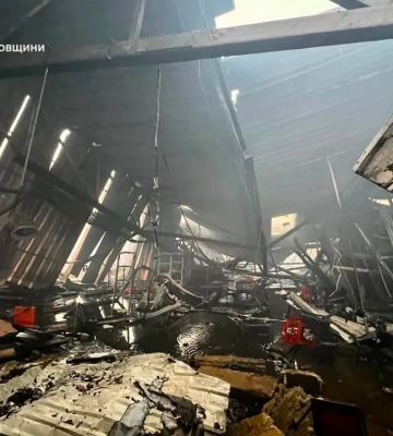 У Кривому Розі загасили пожежу в ТРЦ після удару РФ