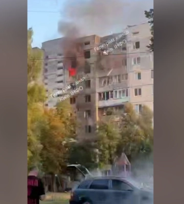 В Голосеевском районе Киева дрон РФ попал в многоэтажку: возник пожар