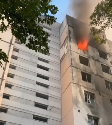Атака на Киев: в Голосеевском районе горит девятиэтажное здание