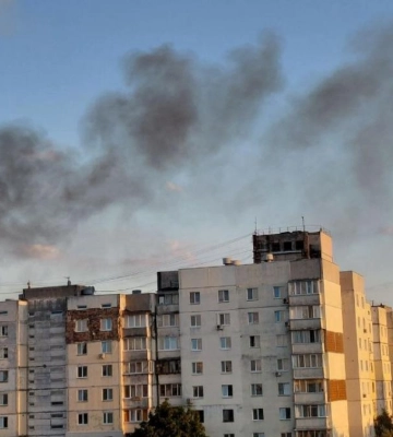 Огнем охватило с 4 по 9 этаж: в Киеве россияне ударили по девятиэтажке
