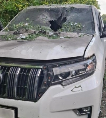 Росіяни вдарили дроном по цивільній автівці на Харківщині