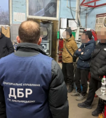 Военные целый год «служили» на бумаге, а сами закручивали гайки на СТО в Киевской области