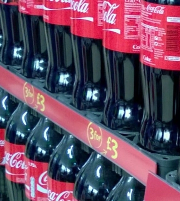 Росіяни вдарили дроном по заводу Coca-Cola — Зеленський