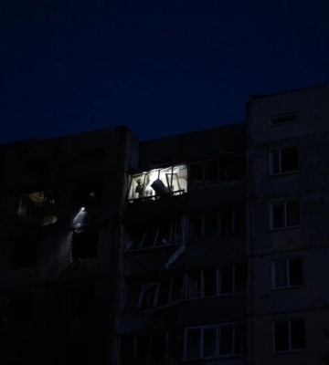 Рятувальники показали наслідки удару по багатоповерхівці в Києві