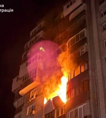 Россия атакует Украину дронами: в Запорожье горит многоэтажка, в Харькове прогремели взрывы