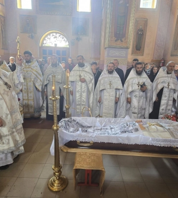 Залишилося двоє дітей: у Луцьку прощалися із священником