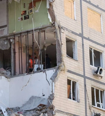 У Дніпрі готують до демонтажу під’їзд будинку на проспекті Героїв, куди влучив ворожий "шахед"