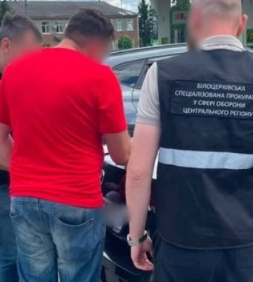 Били та силою намагалися посадити в авто: повідомлено про підозру військовим ТЦК у двох областях. ФОТО