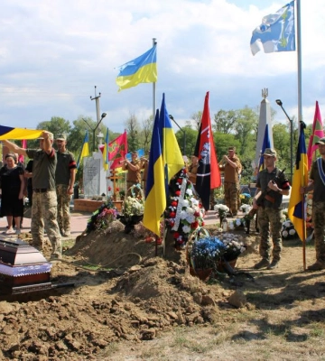 У Чопі в останню дорогу провели полеглого захисника Руслана Чуруканова