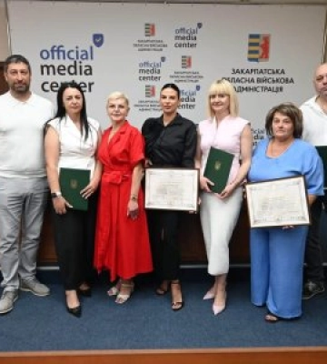 63 ЦНАПи, 134 віддалені робочі місця та тисячі послуг: на Закарпатті відзначили фахівців, які щодня допомагають людям